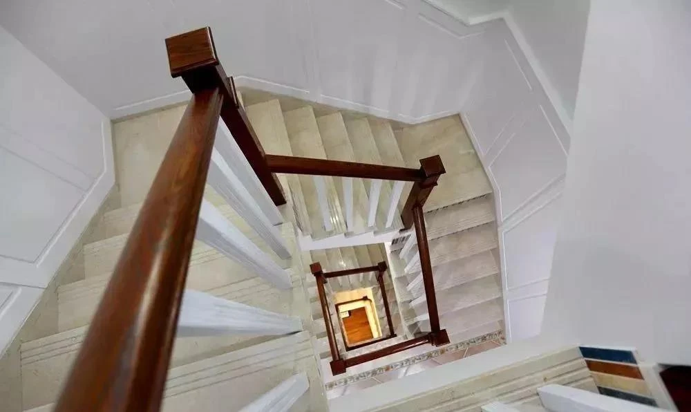 Natural Beige Mable Stairs
